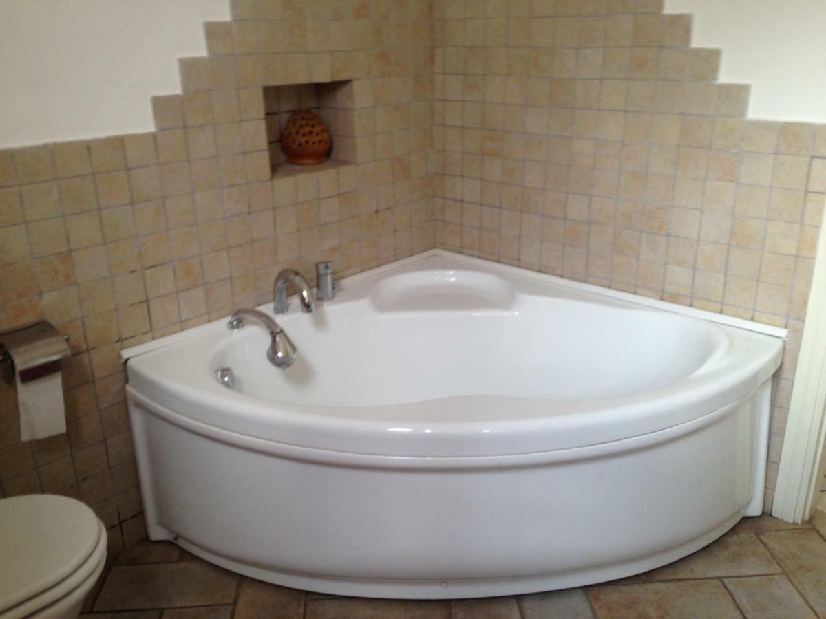 Appia Park Apartament 10 Min Dal Colosseo Roma Ngoại thất bức ảnh